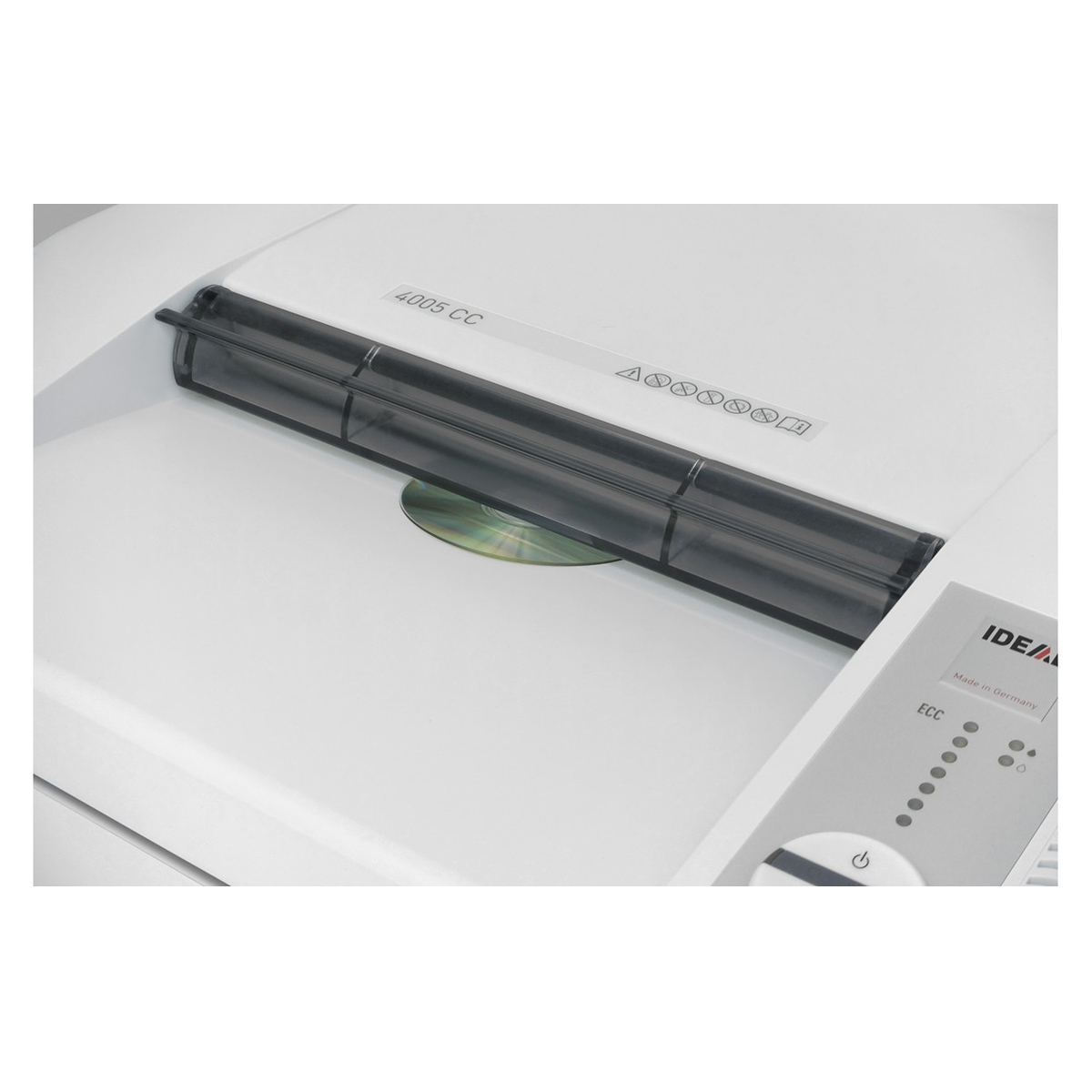 CD introduit dans la fente du destructeur IDEAL 4005 CC 4 x 40 mm avec huileur