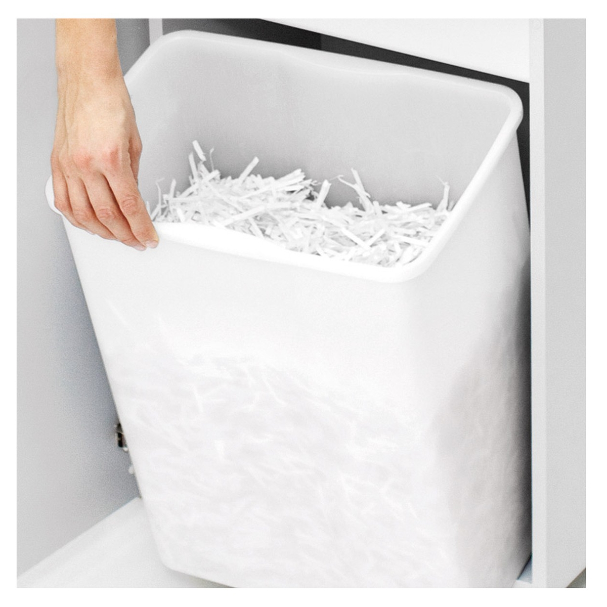 Réceptacle sorti du meuble du destructeur IDEAL 2465 CF 4 mm