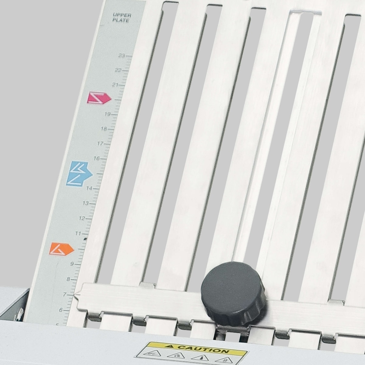 Poche de pliage plieuse de documents 8306 IDEAL, avec sa réglette et ses repères de couleur