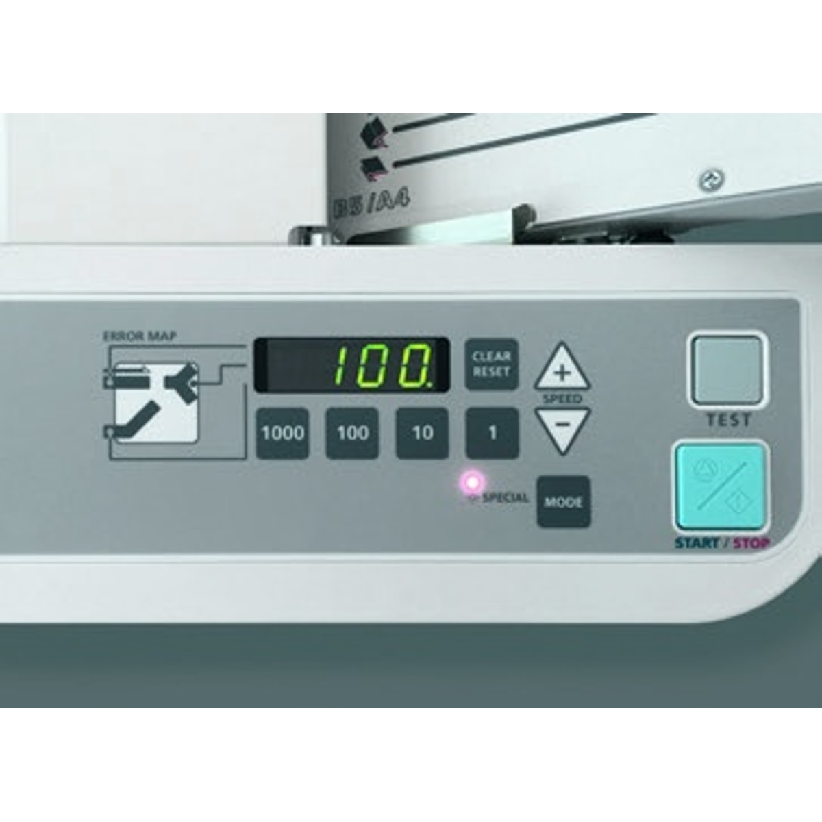 Le panneau de commande à écran LCD de la plieuse Uchida EZF-100