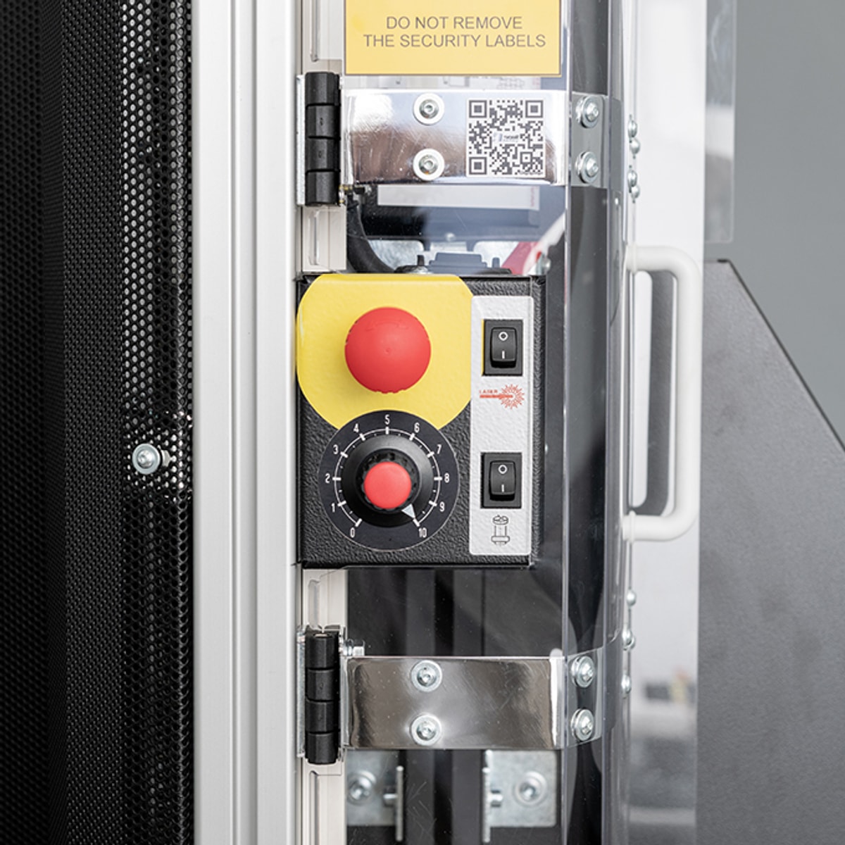 Le boîtier de commande de la coupeuse verticale électrique Sword EL 310 NEOLT