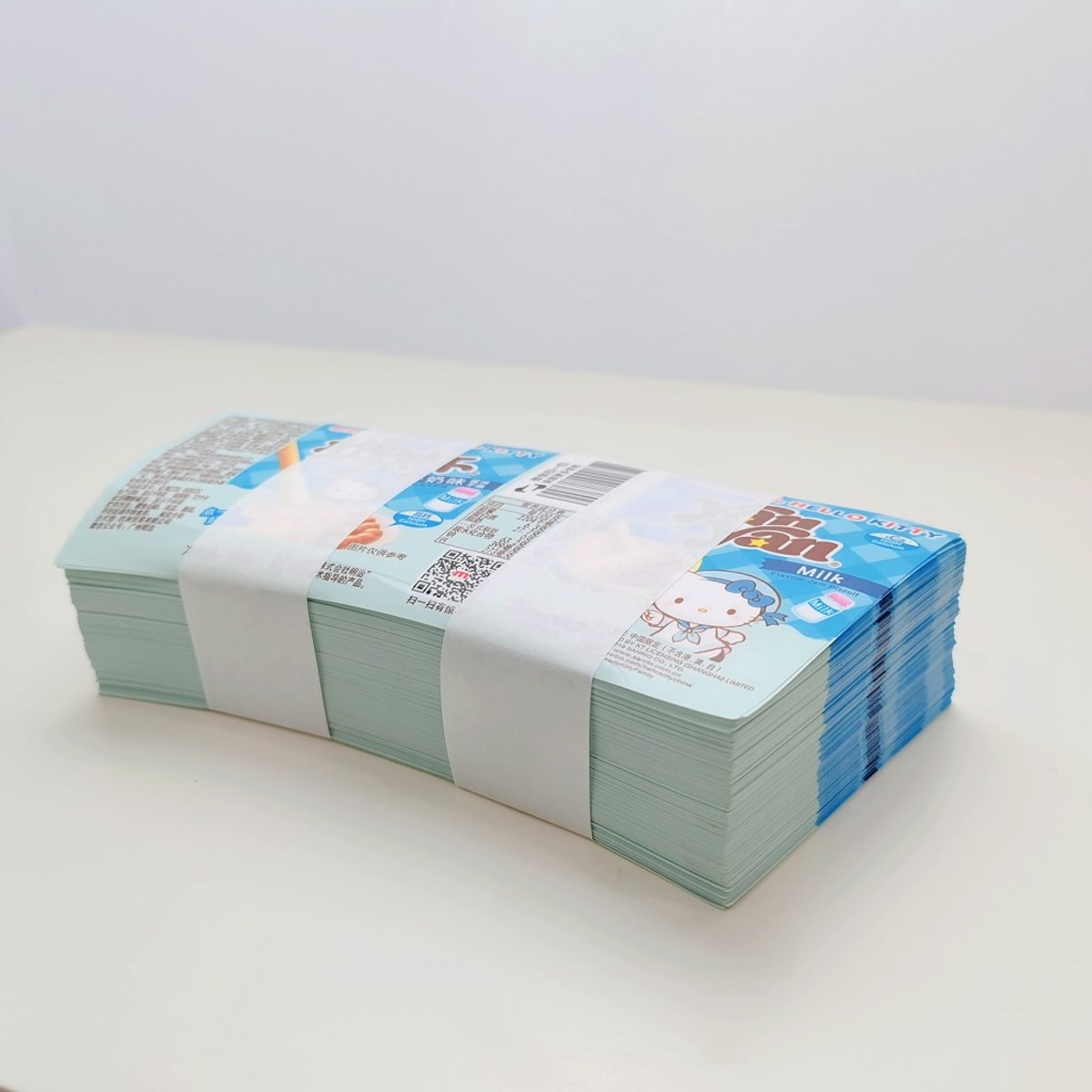 Liasse d'étiquettes serrée par une bande de papier de 30 mm, banderoleuse SUNPACK WK02-30