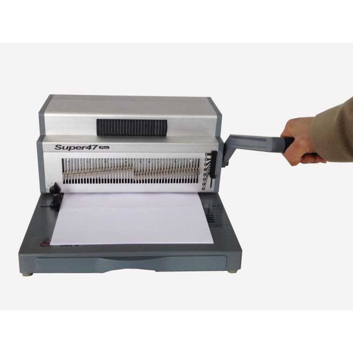 Perforation au levier sur le perforelieur FALCON K SUPER47