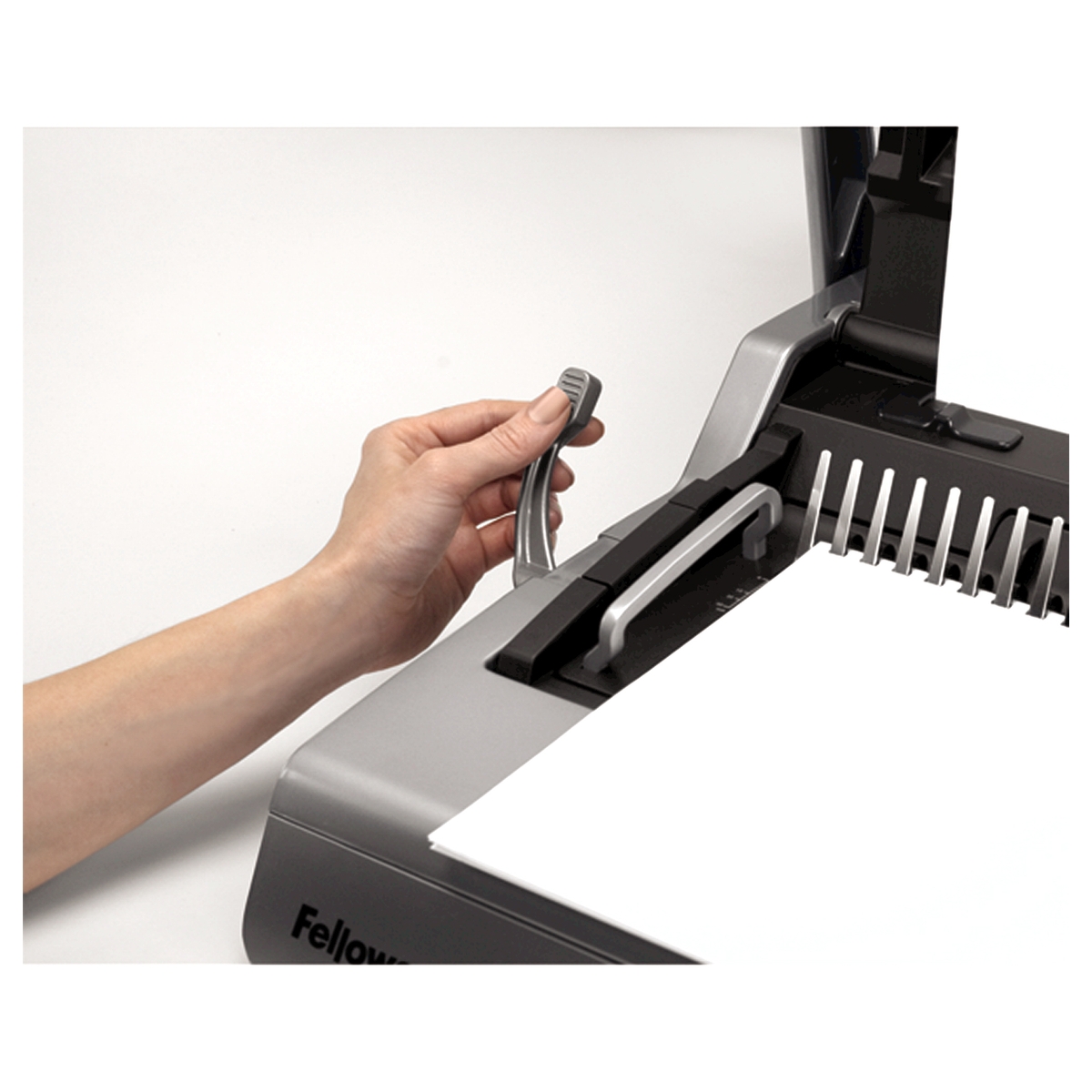 Le levier d'ouverture des anneaux FELLOWES Galaxy-E 500