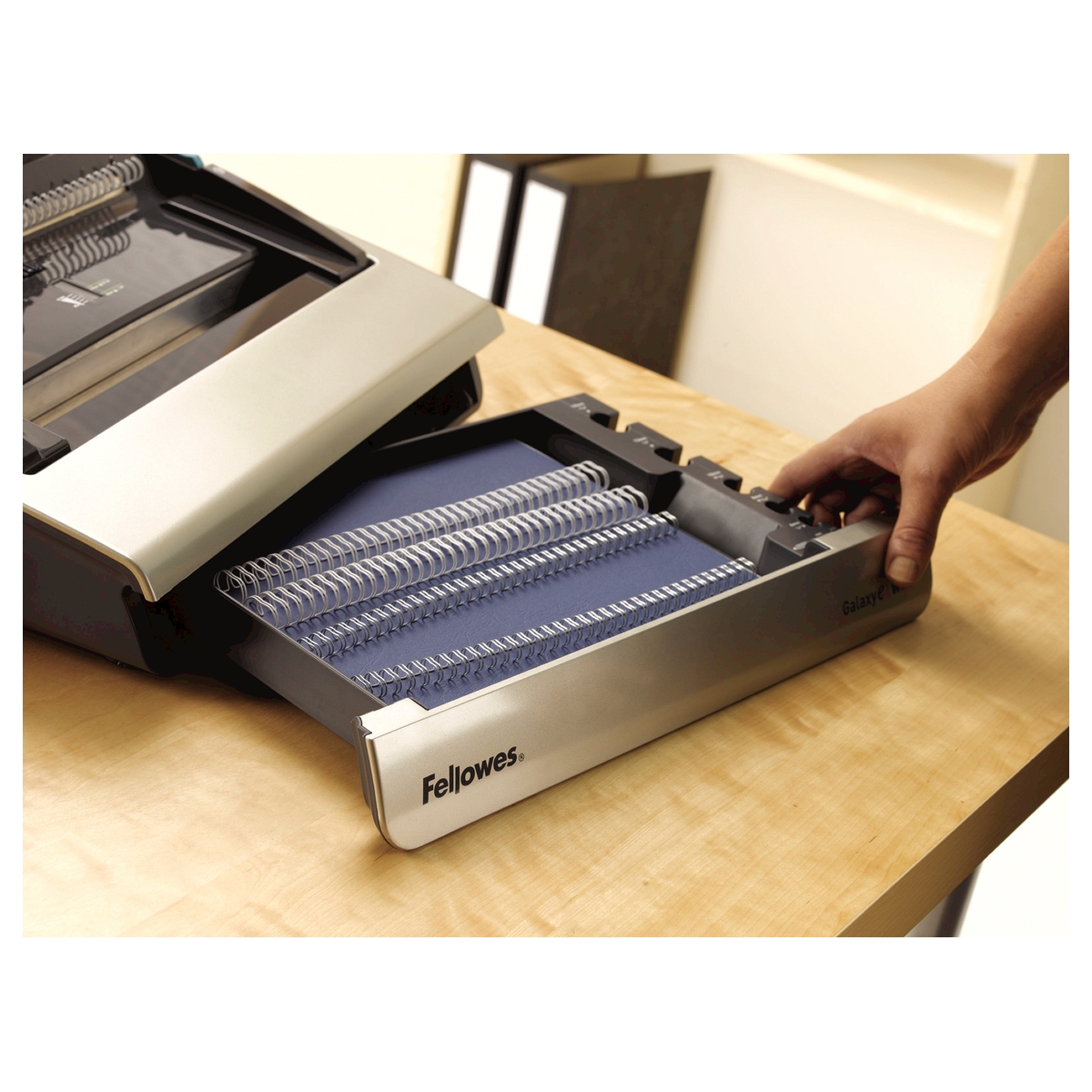Le bac de rangement des anneaux métalliques FELLOWES Galaxy-E Wire