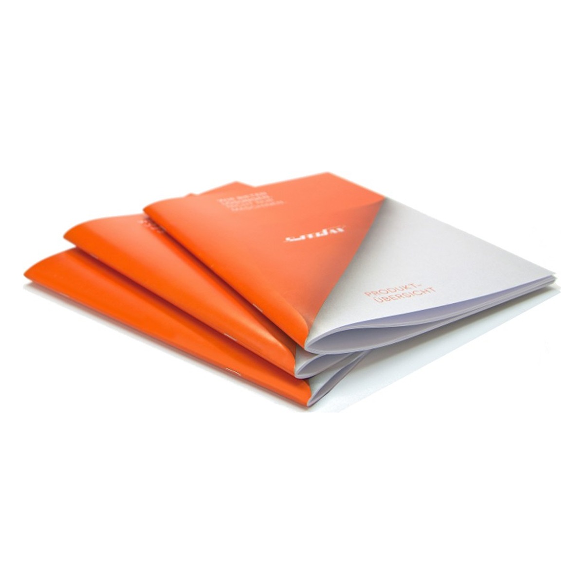 Livrets agrafés et pliés à la plieuse-agrafeuse SUPERFAX SF-2