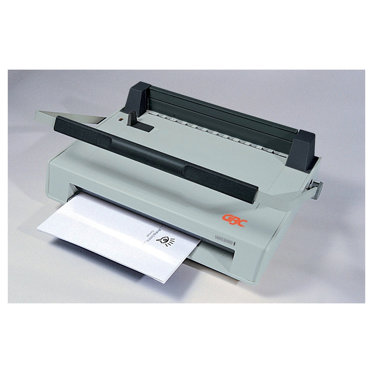 La perforation d'un document GBC SureBind System 1