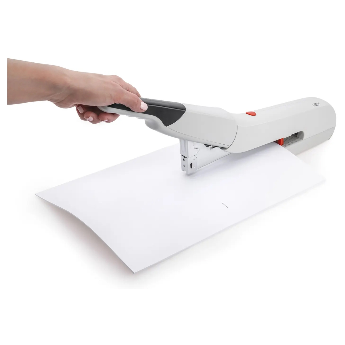 Grande feuille agrafée loin du bord avec l'agrafeuse grande capacité NOVUS B 56XL.