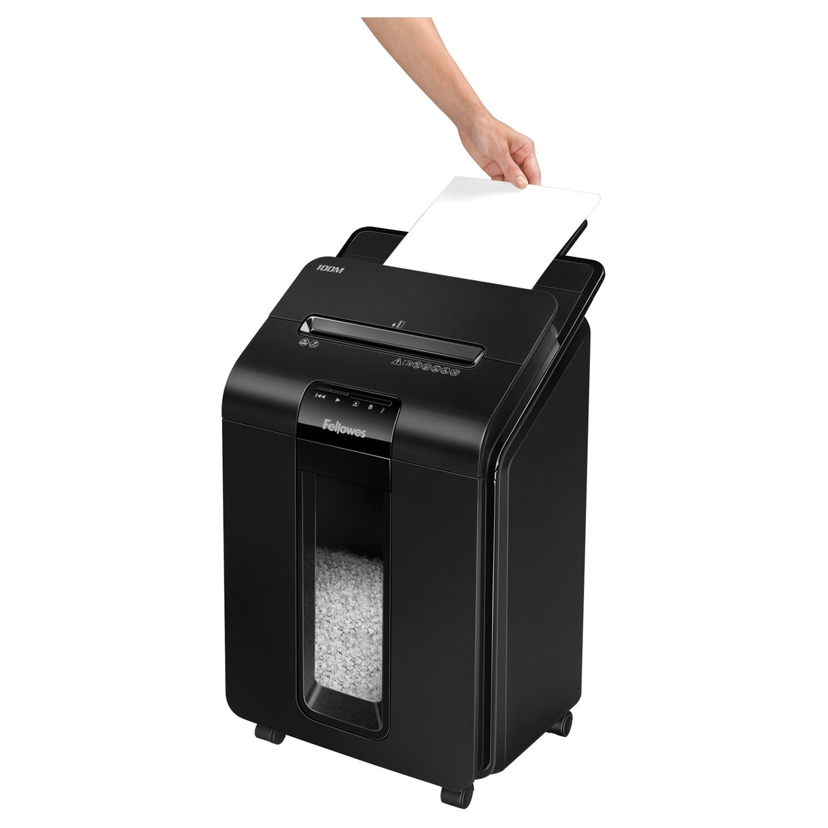 Pile de feuilles posée dans le chargeur du destructeur FELLOWES AutoMax 100M