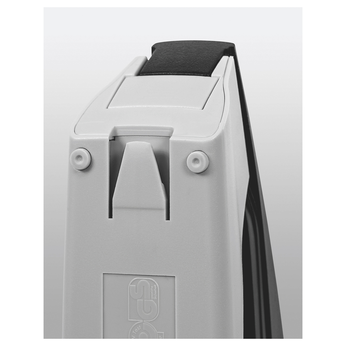Ôte-agrafes intégré à l'arrière de l'agrafeuse de bureau LEITZ NeXXt 5500 noire.