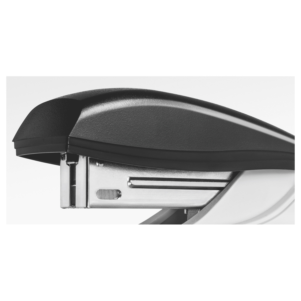 Chargeur en métal de l'agrafeuse de bureau LEITZ NeXXt 5500 noire.