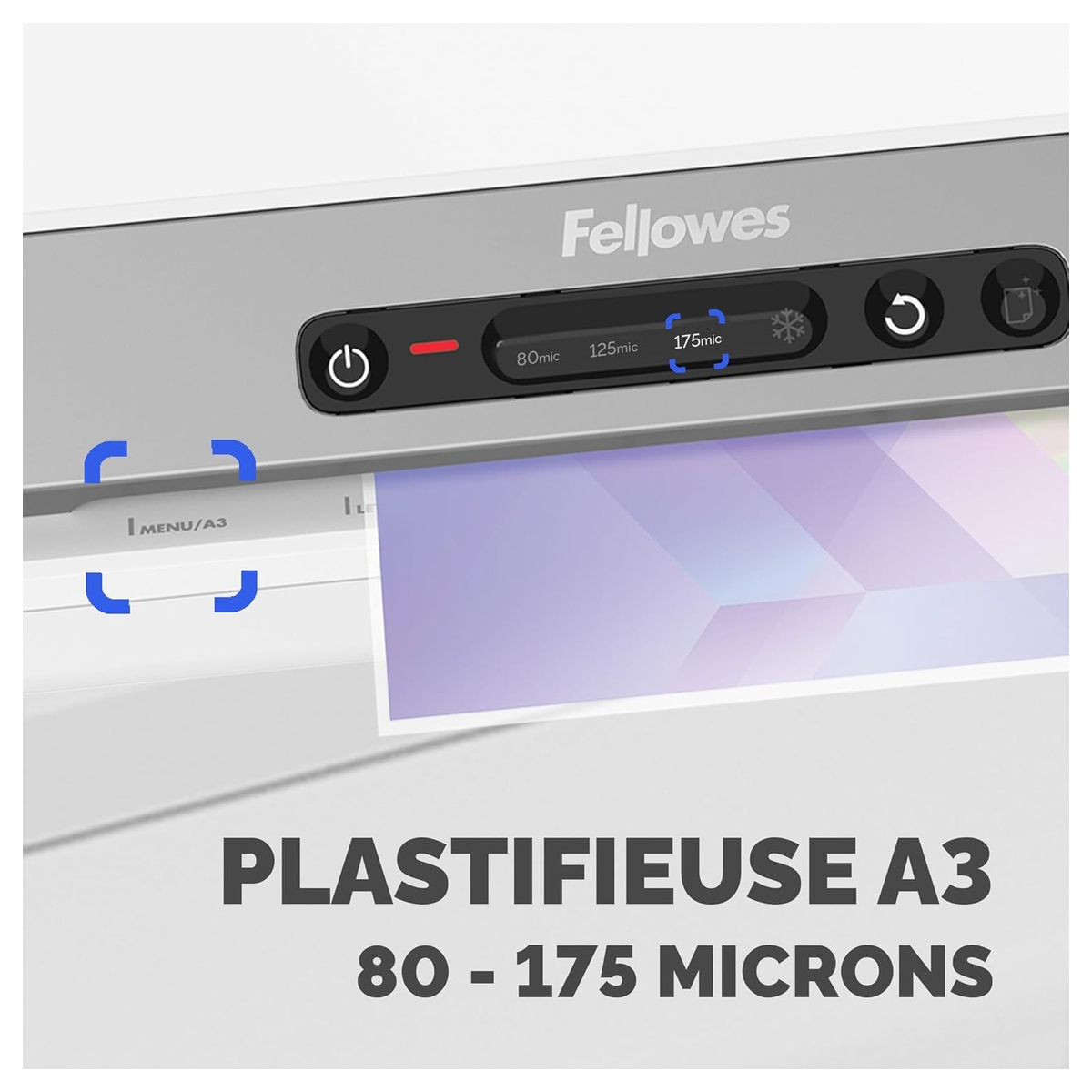 Une pochette engagée devant le bandeau de la plastifieuse FELLOWES Amaris A3
